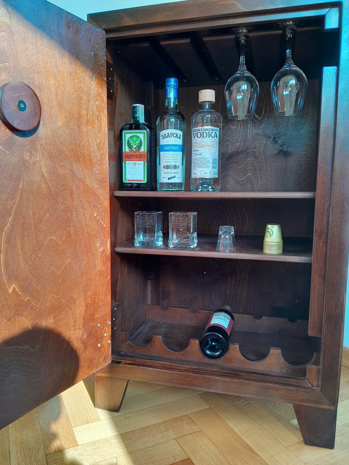 Liquor cabinet 3
